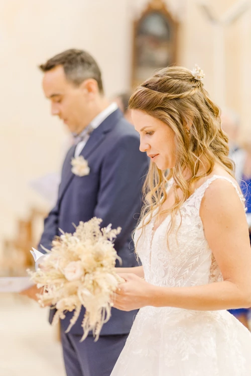 robe dentelle gris mariage église